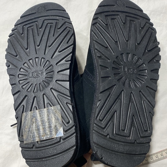 UGG Women’s Neumel Leather Chukka - Picture 8 of 10